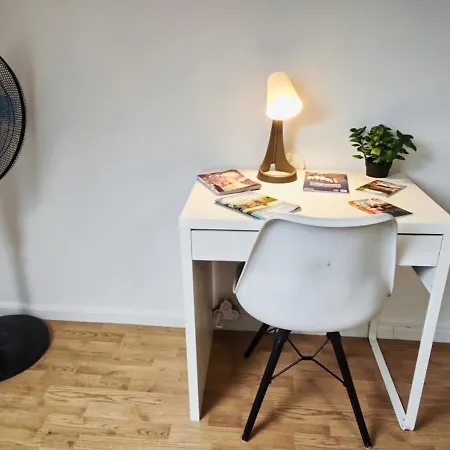 Apartment 2 Bedrooms 4 Guests Downtown & Metro Tourcoing