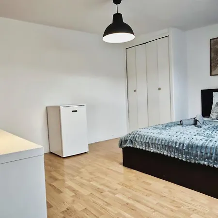 2 Bedrooms 4 Guests Downtown & Metro